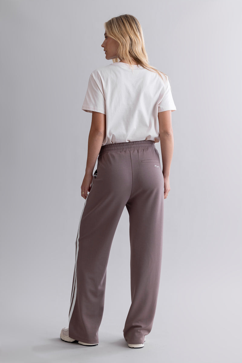 hey-honey-classic-lounge-trackpants-taupe-yogahose-weit image 7