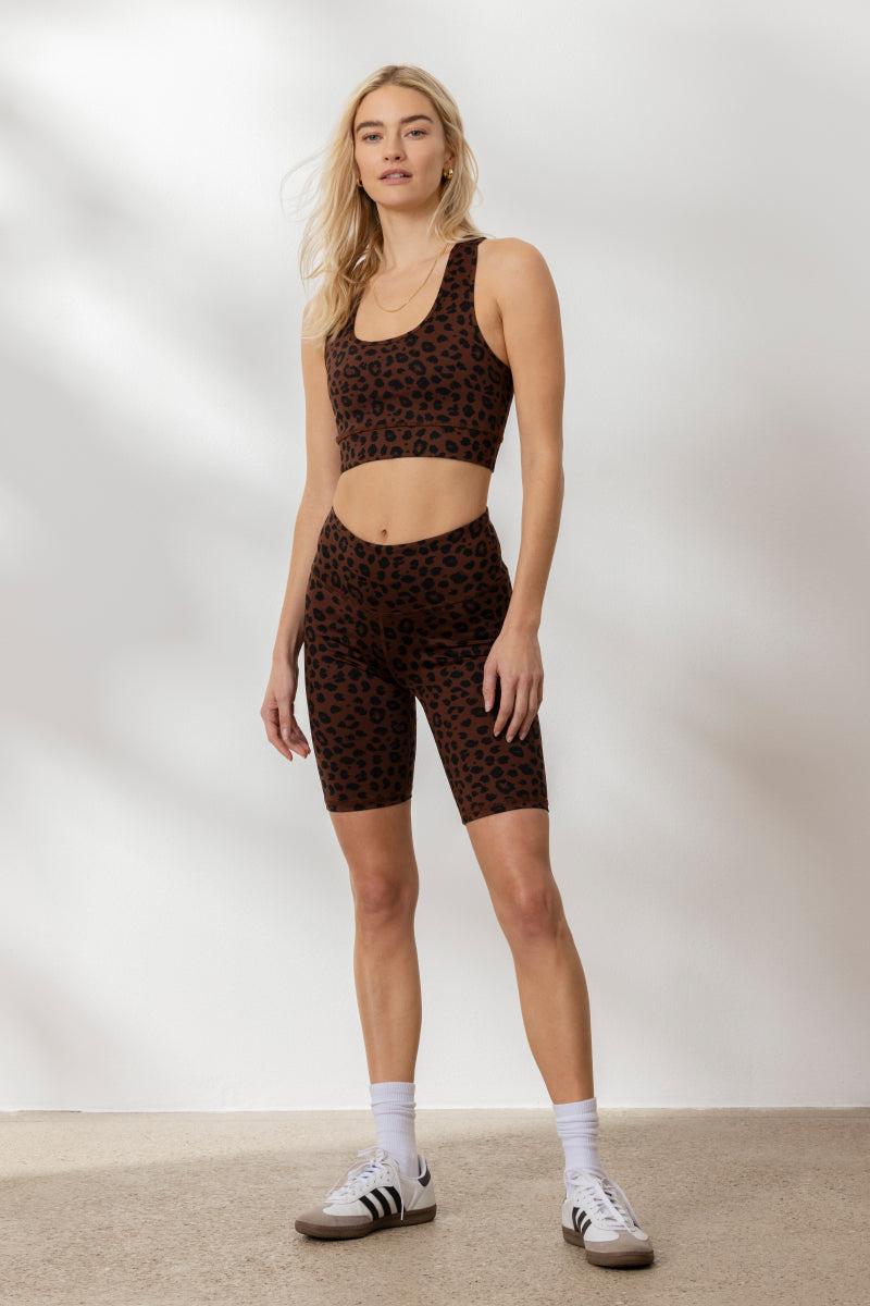 hey-honey-classic-biker-leo-chocolate-shorts-kurz-leo-print image 4